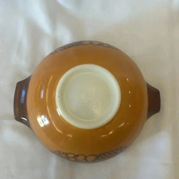 Vintage Pyrex OLD ORCHARD 443 2.5 Qt Cinderella Mixing Bowl Serving Bowl - Picture 7 of 8